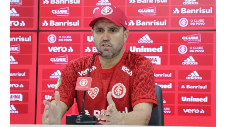 Com sondagens do exterior, Coudet dá moral para Edenilson no Inter