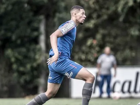 Alex Nascimento celebra estreia sob comando de Cuca