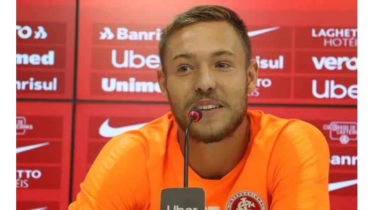 Após protestos com agressões no Figueirense, Pedro Lucas volta ao Inter