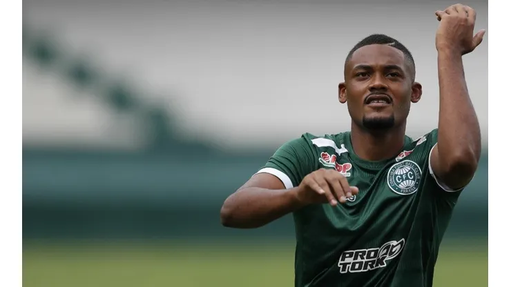 Cuca pede retorno de Sabino ao Santos