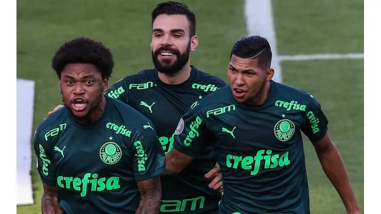 Luxa atende torcida e "barra" Bruno Henrique e Rony contra o Bragantino