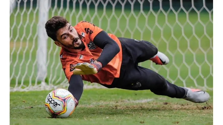 Melhor com os pés, Rafael detalha alertas de Sampaoli na saída de bola