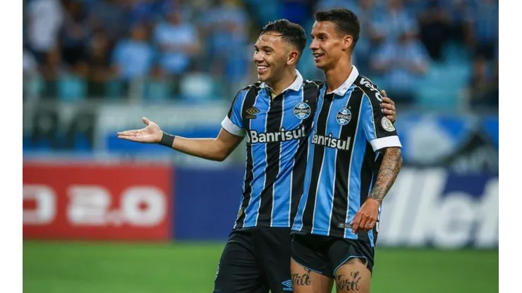 Palmeiras deve fechar com atacante do Grêmio em troca por D. Barbosa