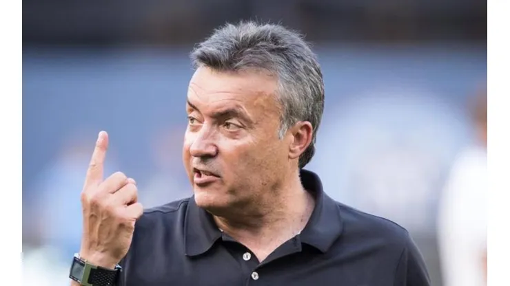 Dome dá aval para negociar meio-campista do Flamengo