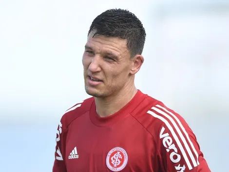 Musto ganha vaga de meio-campista com Covid-'9