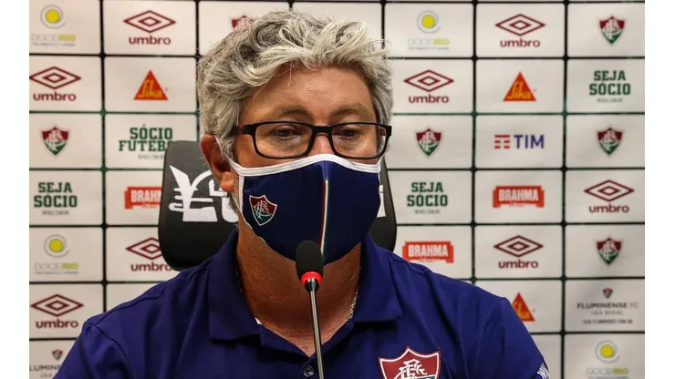 Odair sobe o tom contra a arbitragem após empate do Flu