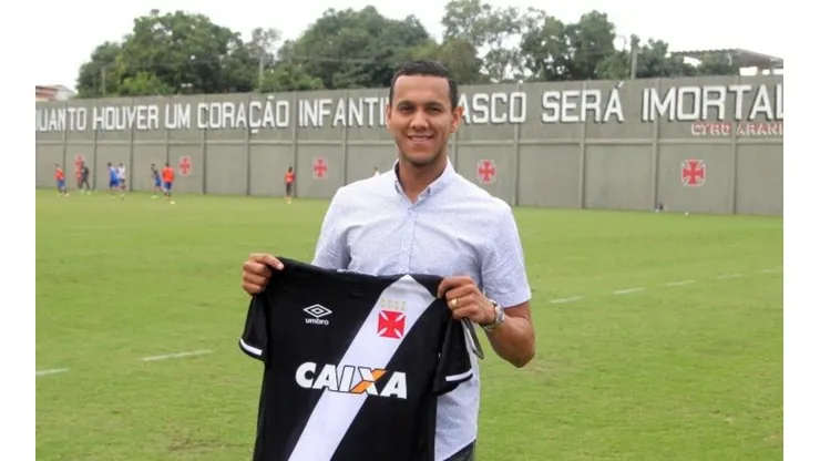 Torcida do Vasco pede a volta do volante Souza ao Cruz-Maltino