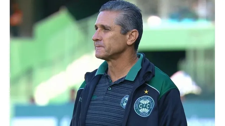Jorginho 'desconsidera' atuação do Coritiba e celebra os 3 pontos