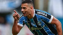 Diego Souza marca, Grêmio toma a virada mas conquista tri do Gauchão