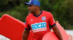 Sem Gregore, Roger confirma mudanças no meio de campo do Bahia