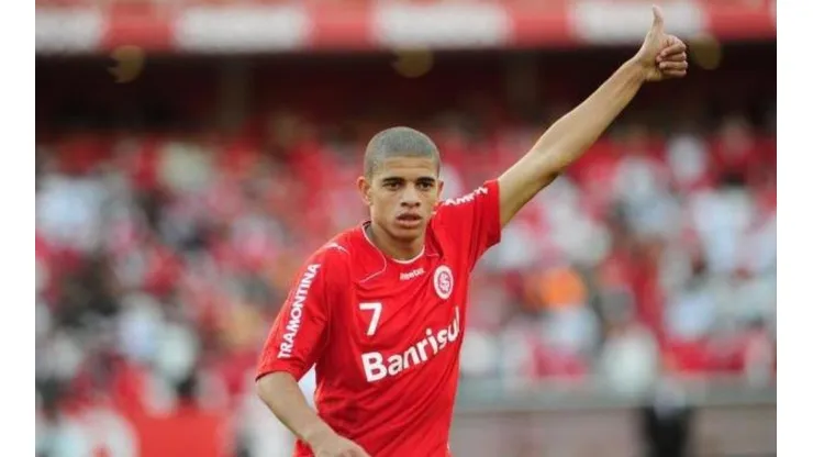 Inter avança em negociações com Taison
