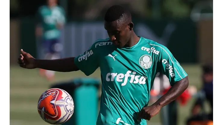 Palmeiras encaminha as saídas de Angulo e Wesley