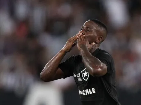 Torcida do Botafogo pede para que Rotenberg contrate o LE Jonathan