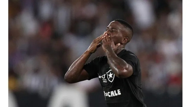 Torcida do Botafogo pede para que Rotenberg contrate o LE Jonathan