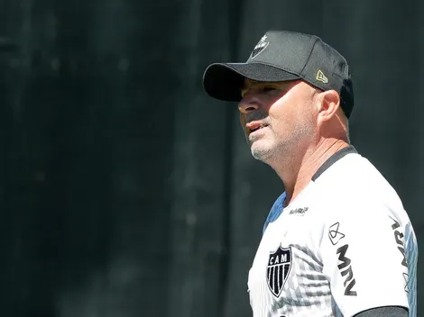 Meio-campista ‘esquecido’ por Sampaoli tem futuro indefinido no Atlético