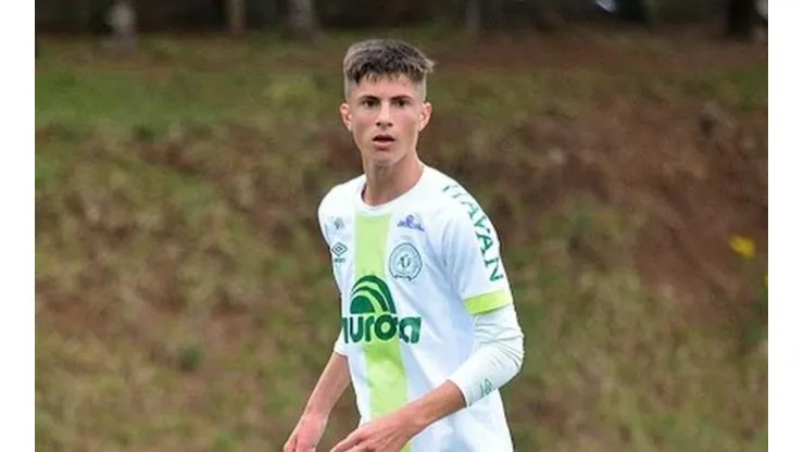 Santos mira contratação de Tiago Coser, da Chape