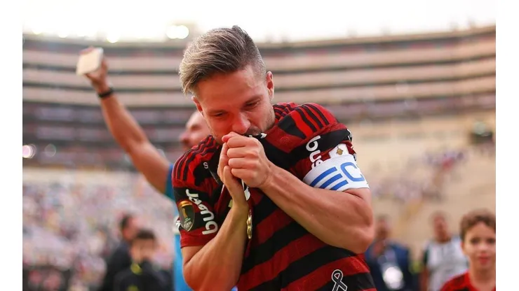 Flamengo anuncia renovação com Diego Ribas até 2021