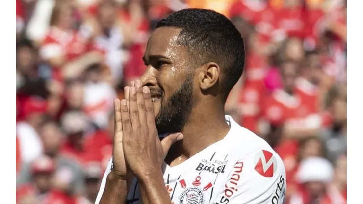 Everaldo recebe sondagens e pode deixar o Corinthians