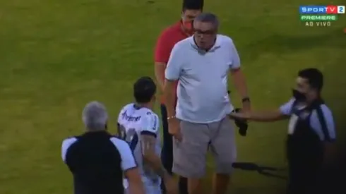 Presidente do Vitória ameaça meia Vina: