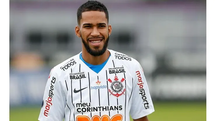 Cruzeiro demonstra interesse em Everaldo, do Corinthians