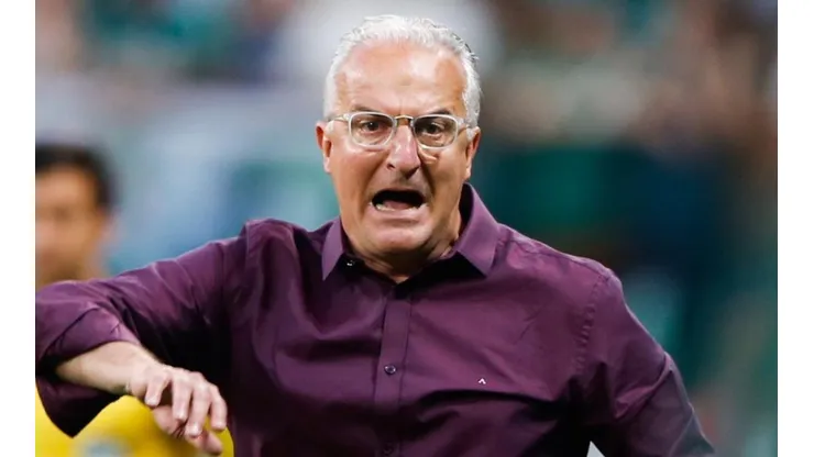 Athletico chega à 4ª derrota consecutiva e torcida pede demissão de Dorival