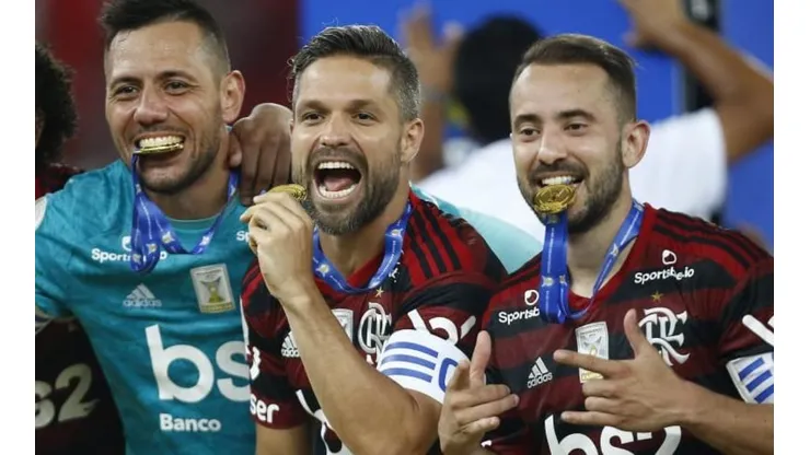 Fla apresenta proposta de renovação a Diego e ouve desejo de Diego Alves
