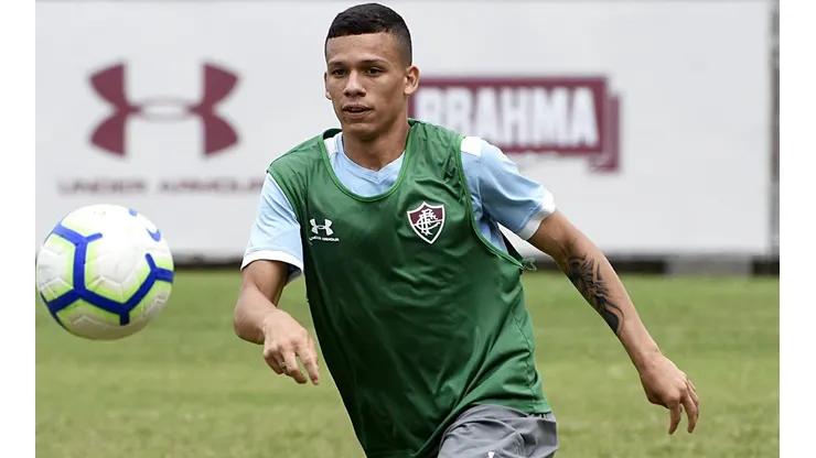 Calegari ganha vaga no time titular do Fluminense