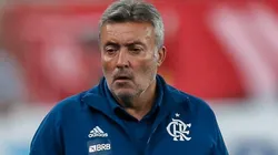 Domènec cogita barrar medalhão do time titular do Flamengo contra o Santos