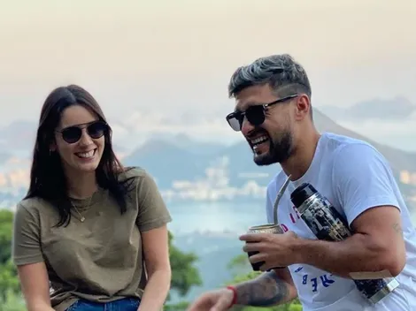 Esposa de Arrascaeta sai em defesa do meia e crítica jornalista do FOX Sports