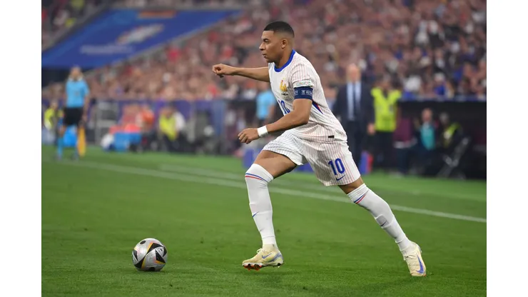 Kylian Mbappé atuando pela França na Eurocopa. (Foto de Justin Setterfield/Getty Images)