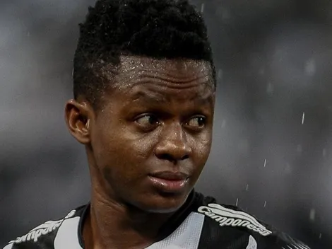 Cazares ganha força com crise de meias no Galo