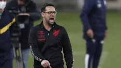 Sem Lucas Silvestre, Athletico tem 5 mudanças na equipe para enfrentar o Fluminense