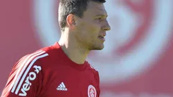 Musto deve dar vaga para Lindoso contra o Galo.