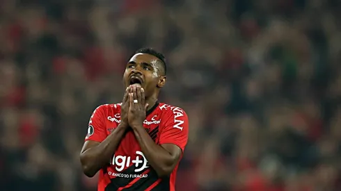 Diretoria do Athletico cobra postura do elenco contra o Fluminense