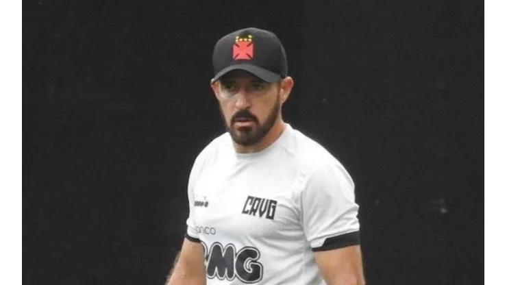 Líder do Brasileirão, Ramon destaca suor do Vasco por sucesso