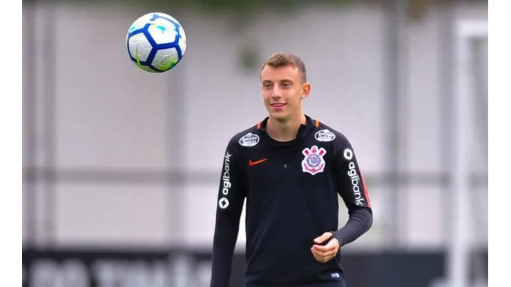 Corinthians vende Carlos ao Monza (ITA) por R$ 26 milhões