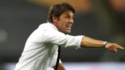Banega, do Sevilla, tira sarro de "peruca" de Conte
