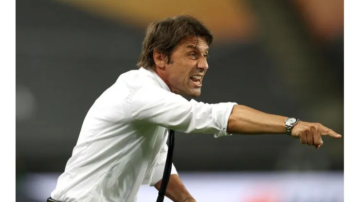 Banega, do Sevilla, tira sarro de "peruca" de Conte