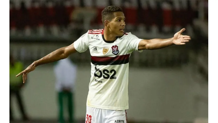 Flamengo confirma lesão na coxa e João Lucas desfalca time no Brasileirão