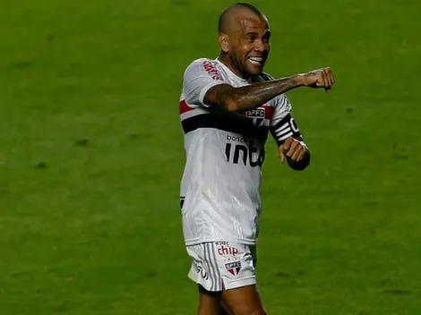 Torcedores veem indireta de Dani Alves para Pato em publicação