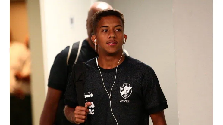 Vinícius fica à disposição de Ramon diante do Grêmio