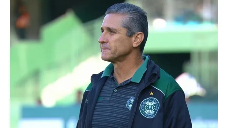 Coritiba encaminha retorno de Jorginho ao Couto Pereira