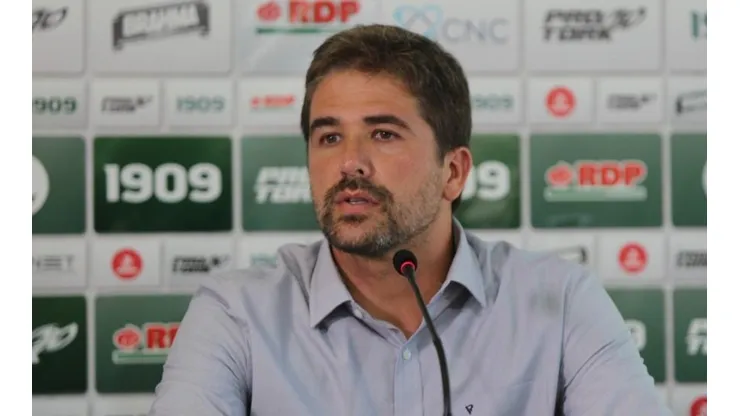 Barroca e Pastana são demitidos do Coxa após derrota para o Corinthians