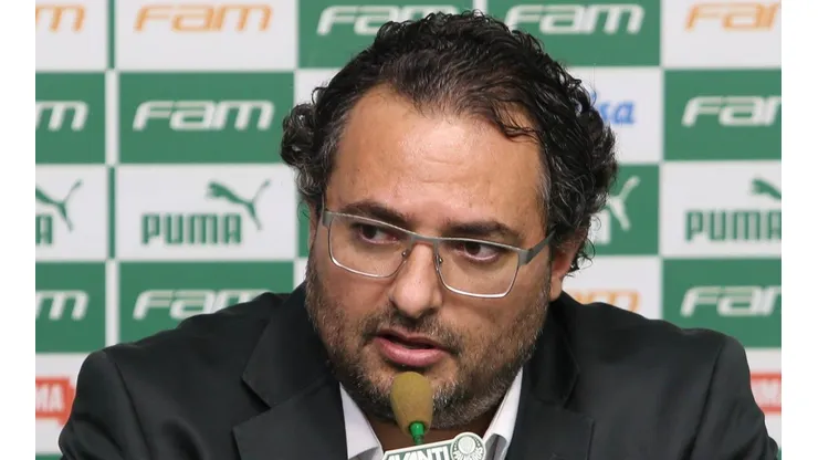 Mattos usa passado no Palmeiras para levar medalhão ao Atlético