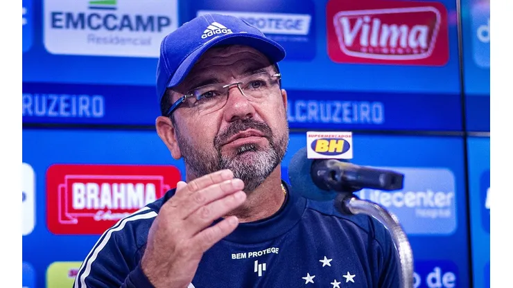 Enderson Moreira ganha desfalque de zagueiro diagnosticado com Covid-19