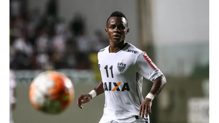 Venda de Sasha deve trazer Cazares em troca para reforçar Santos