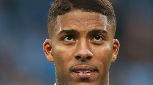 Diego Souza 'puxa orelha' de Jean Pyerre