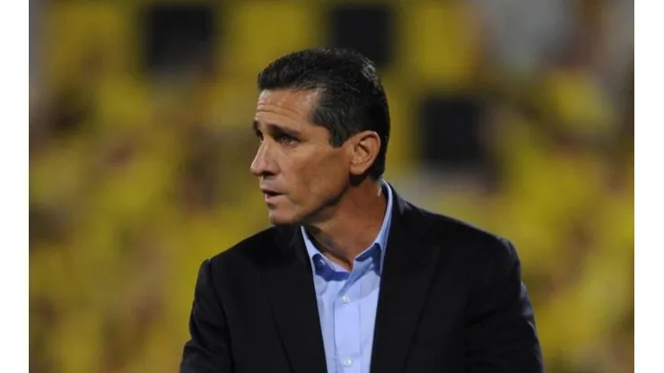 Jorginho aparece como favorito no Coritiba em caso de demissão de Barroca