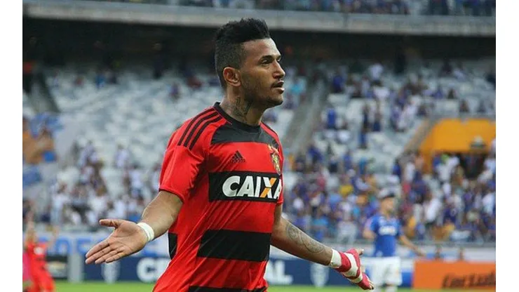 Sport anuncia a contratação do atacante Rogério