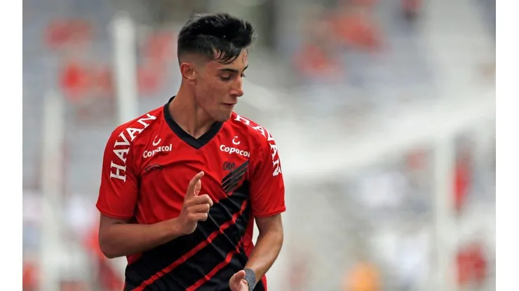 Após derrota do Athletico, Pedrinho posta mensagem enigmática nas redes sociais